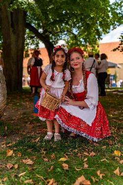 SLAVNOSTI SKLIZN�  