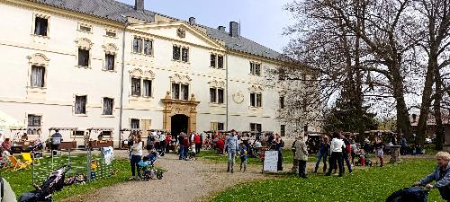 Jarn� trh na z�mku K�inec - www.webtrziste.cz